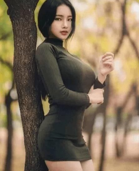气质|淡雅色系的搭配你见过吗,美女秀出高贵气质,性感身材完美勾勒