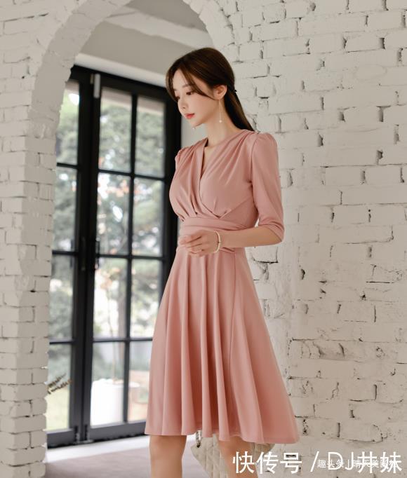 洛神|晴天美图孙允珠,洛神粉桃轻盈飘绢甜馨连衣裙