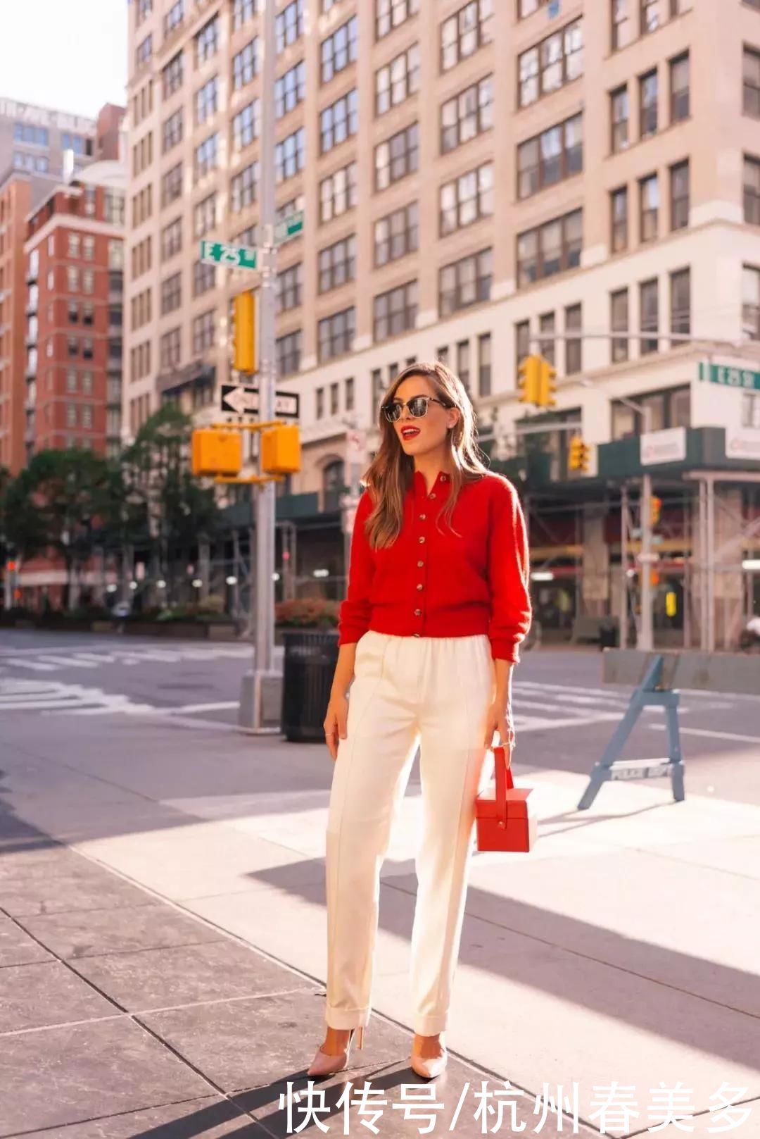 毛衣流行这么塞，修饰腿型还显高5cm