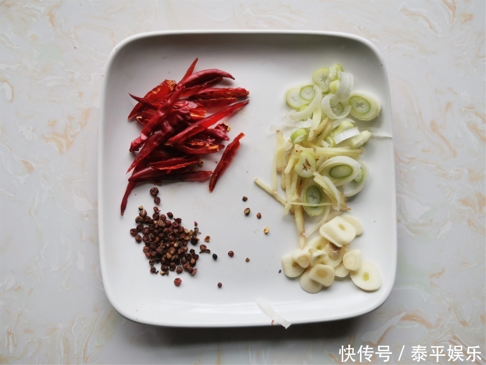 怎样在家把手撕包菜做得好吃,学会小窍门,轻松做出大厨味道