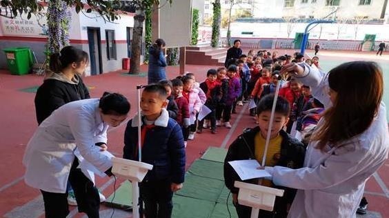 饼干|11岁男孩半年长10公分，儿科医生：3个好习惯，各位家长要学学