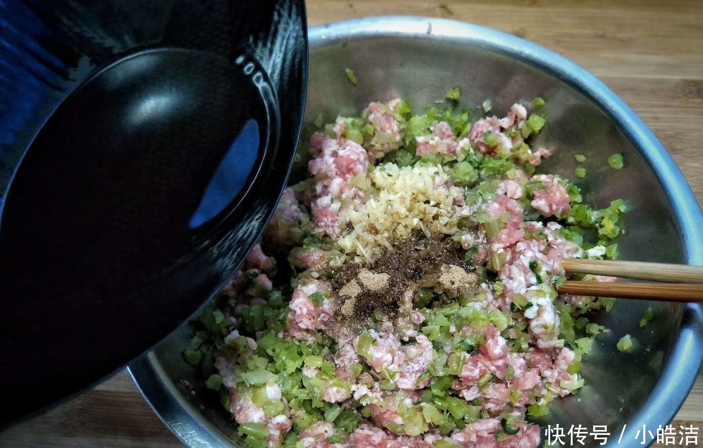 韭菜肉馅饺子|它是蔬菜更是药，1斤2块钱，用来包饺子，比韭菜香、比白菜营养