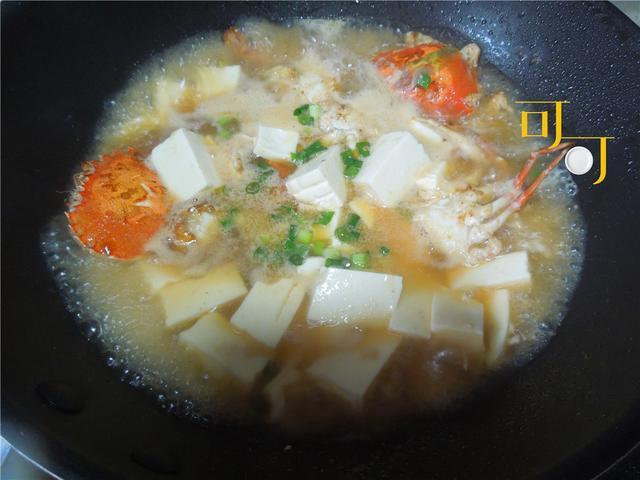 所费不多，却非常鲜美的花蟹豆腐汤，我们一家人都很喜欢喝