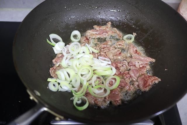 番茄|番茄牛肉饭早餐真豪横，10分钟轻松搞定，元气满满连午餐都有了
