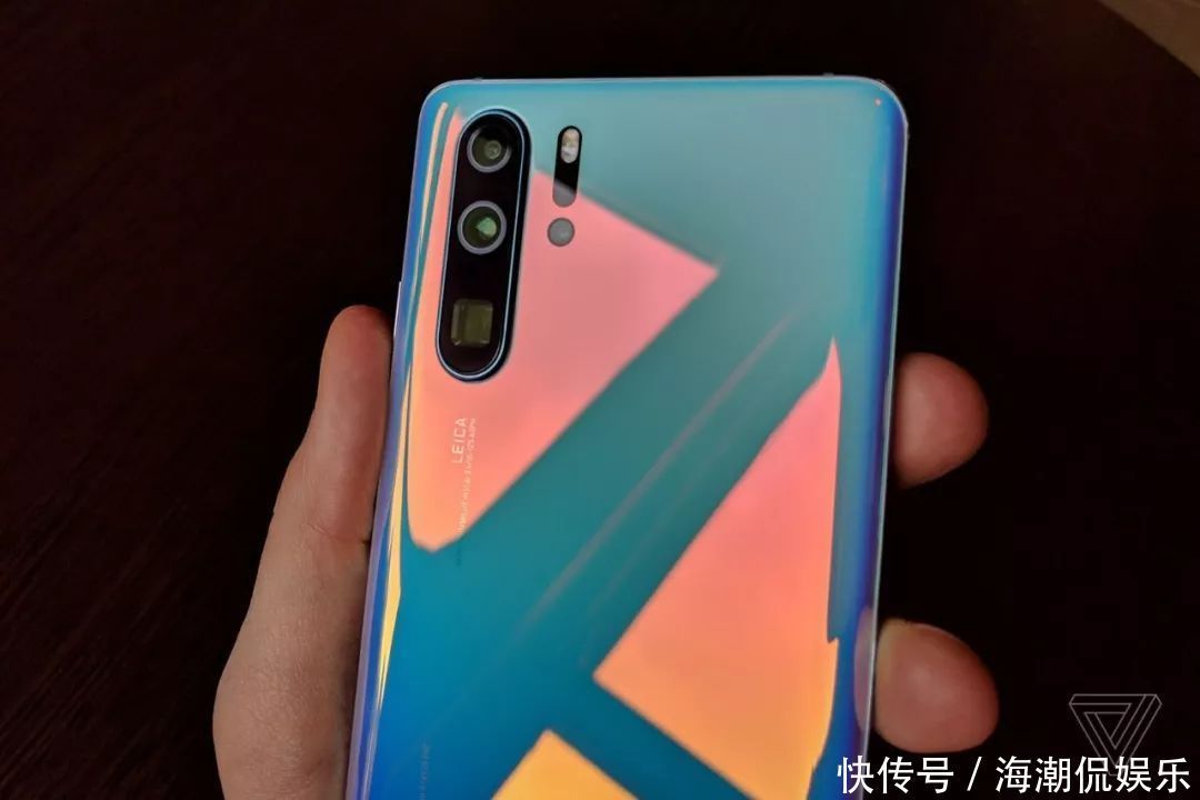 销售员|网购手机和实体店买手机,到底有何不同3个差别值得一提
