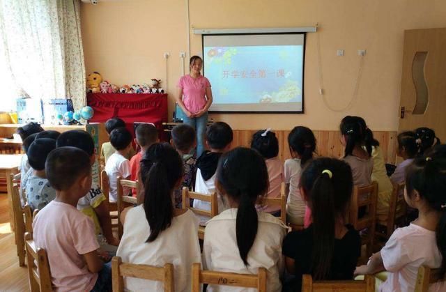 公立幼儿园的大班“人去楼空”，一位爸爸直言：我不让娃去学前班