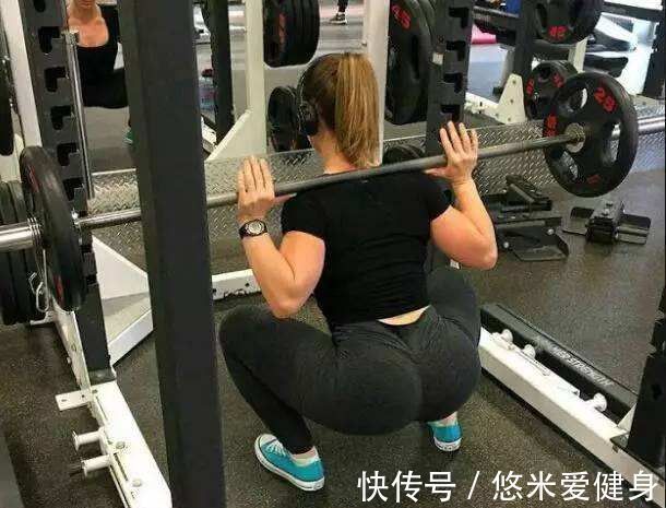 训练|深蹲时身体重心不稳怎么办?3个解决方法,让你的深蹲训练更轻松