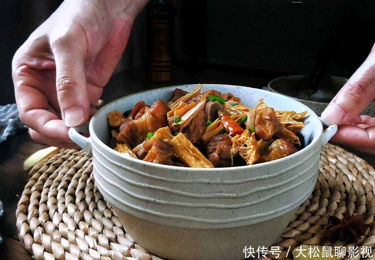 宅在家炒了此菜,家人都是好吃,味道鲜美,一会就抢光了