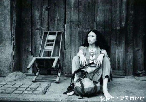 三毛见王洛宾时说“给我买套房”,在一起3周被逼走,发誓再不来