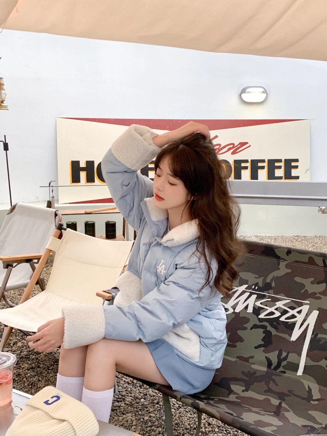 穿搭|降温没“羽绒服”真不行,少女们都爱这4个款,青春洋溢又保暖