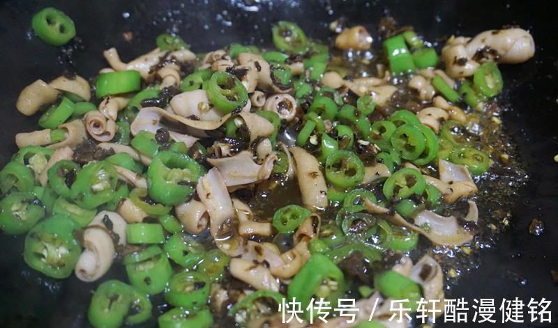 快手|辣炒碎米芽鹅肠,鲜嫩爽脆,快手简单,每一口都是味蕾的享受