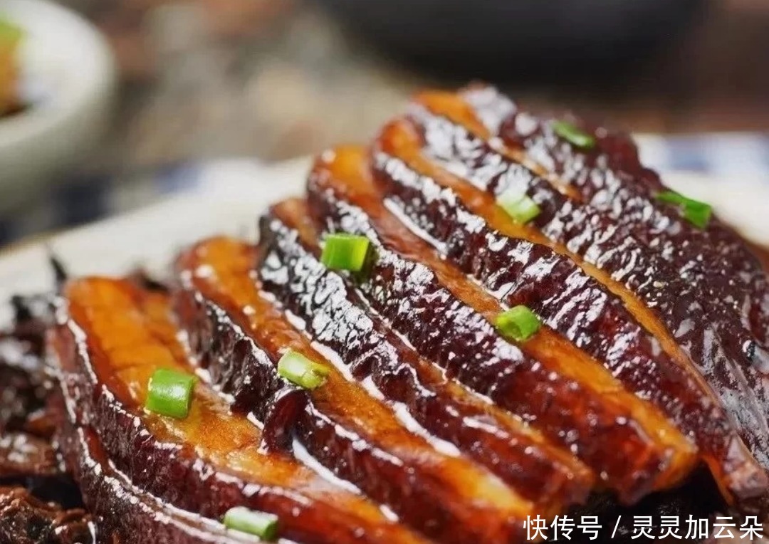 香糯肥润、酱香浓郁的“硬菜”,梅菜扣肉这样做,连吃两碗白米饭