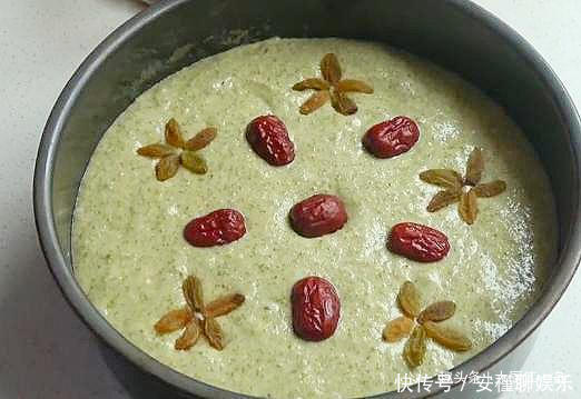  筷子|想吃绿豆糕不用买，摆摊阿姨教你在家做，筷子一搅，一次就能成功