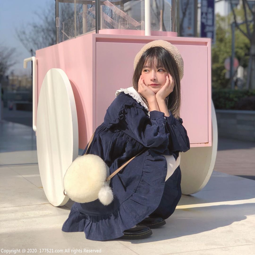 水汪|稚气Cosplay水汪大眼甜笑露小虎牙,超萌让老司机也无法招架!