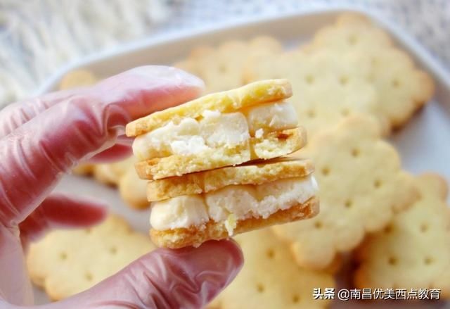 奶粉|一款超好吃的夹心饼干，清新柠檬乳酪酱加奶香十足曲奇饼干