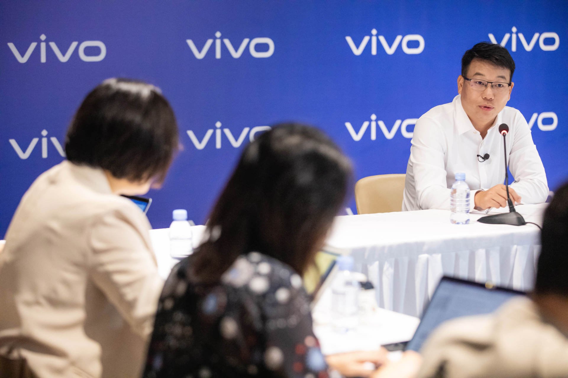 系列|新一代自研芯片即将登场！vivo X70系列：稳了