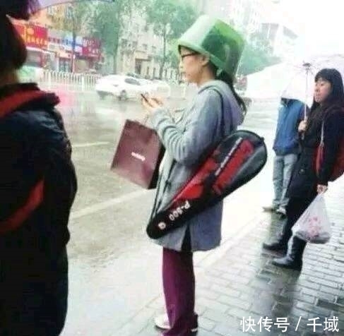 |搞笑图片幽默段子笑话:大爷你出门可要小心点啊,太招摇了