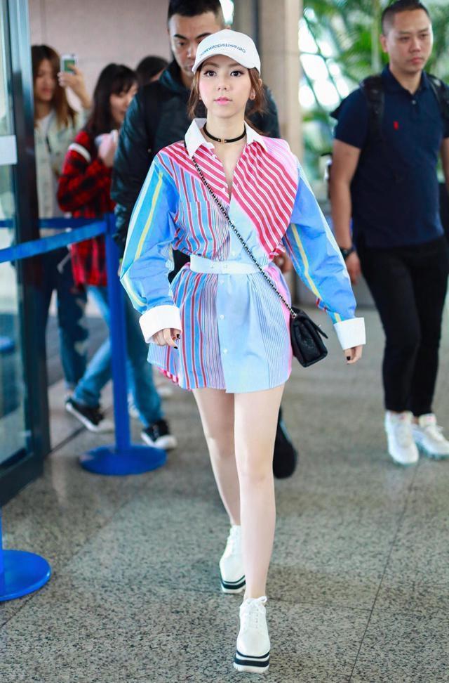 套装|街拍：纯黑色阔腿裤套装，休闲中带优雅更时尚