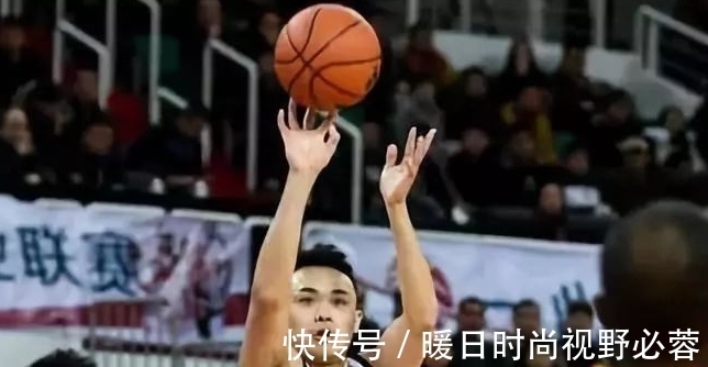 郭艾伦|CBA三消息：CGTN评价男篮，原帅正式签字留队，丁彦雨航现身北京