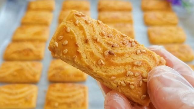 天冷易饿,总想吃点东西,用玉米面做小点心,粗粮细做好吃又营养