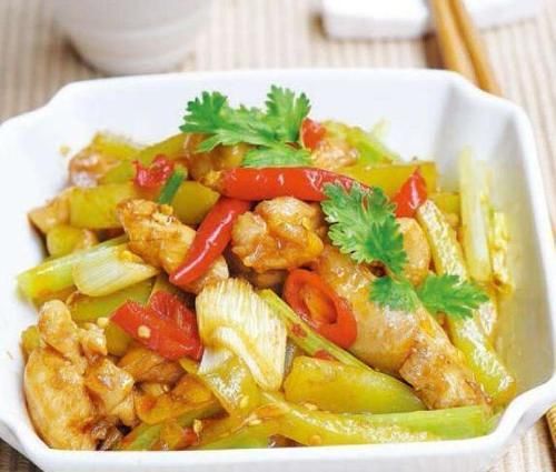 美食推荐：乾坤土甲鱼，杂蔬肉片煲，莴笋炒鸡肉，麻婆豆腐的做法