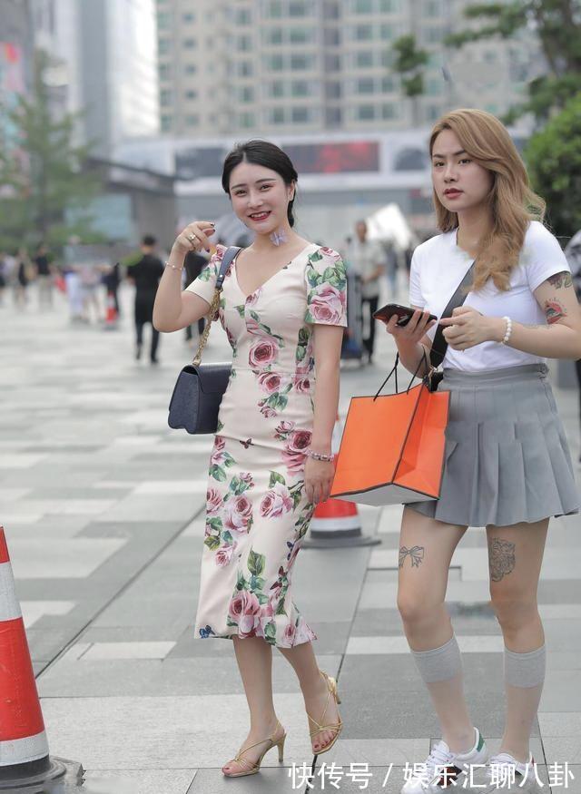 身材苗条 穿裙子要看腿型,宁愿略粗也不愿出现“O型腿”,从中吃尽了苦头