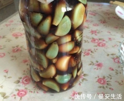 开胃|腌腊八蒜,别只会放醋!再加这2样,大蒜碧绿香脆开胃,酸爽可口