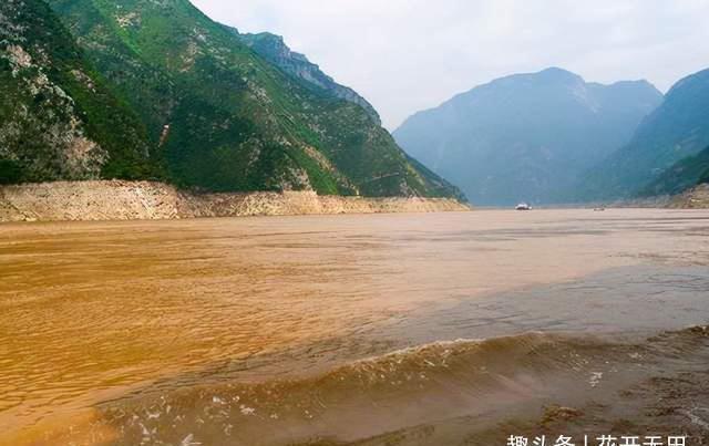 临江仙·滚滚长江东逝水!明朝第一才子杨慎写下一首千古绝唱,仅开头两句,便惊艳了岁月