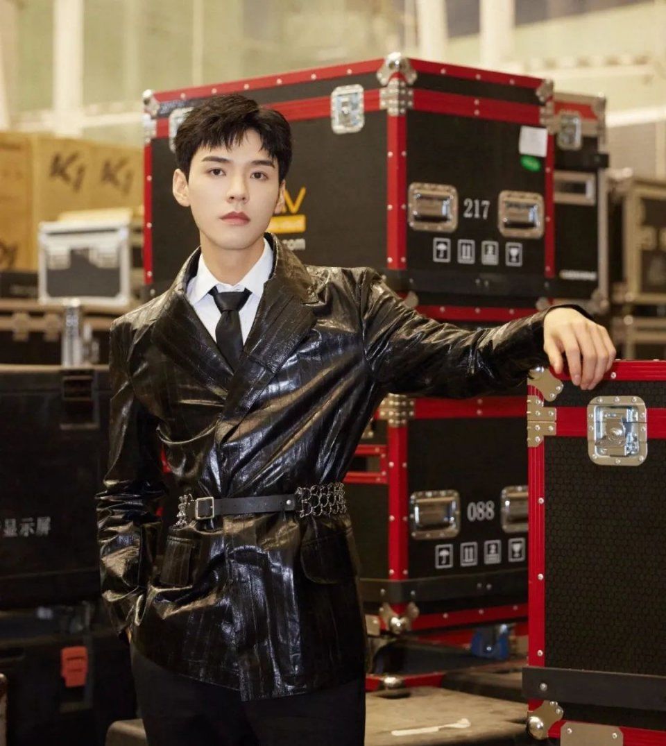 《浪姐2》成团夜开场太尴尬！姐姐全假唱，龚俊成工具人