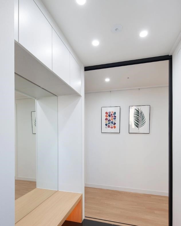 氛围感|理智选择“去客厅化”,只买一张沙发不做累赘设计,111㎡很舒服