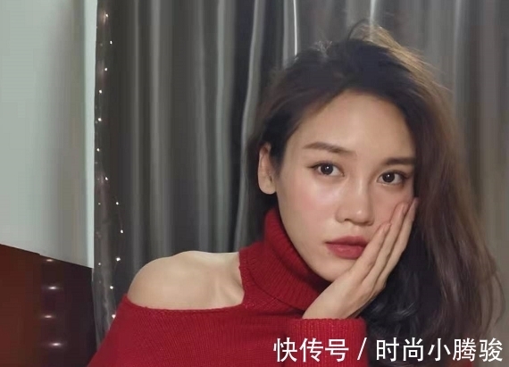 超美|蹦床亚军刘灵玲口红色号大火!私服爱穿紧身针织衫,港式风情超美