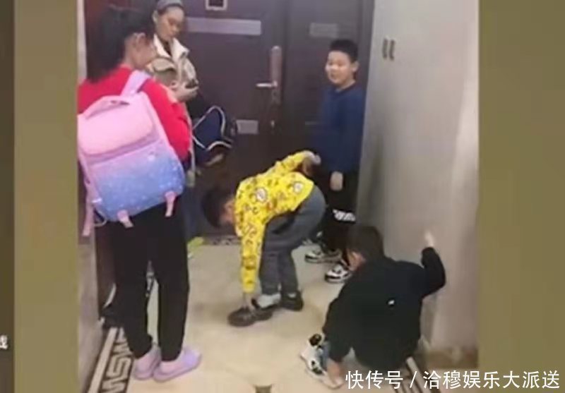 家有儿女|仨儿子不好好穿鞋,宝妈一旁无可奈何,“霸气”姐姐出场画风秒变