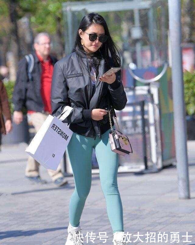 造型师|打底裤的穿搭时尚大方，让你尽显身材，低调高雅清新可人