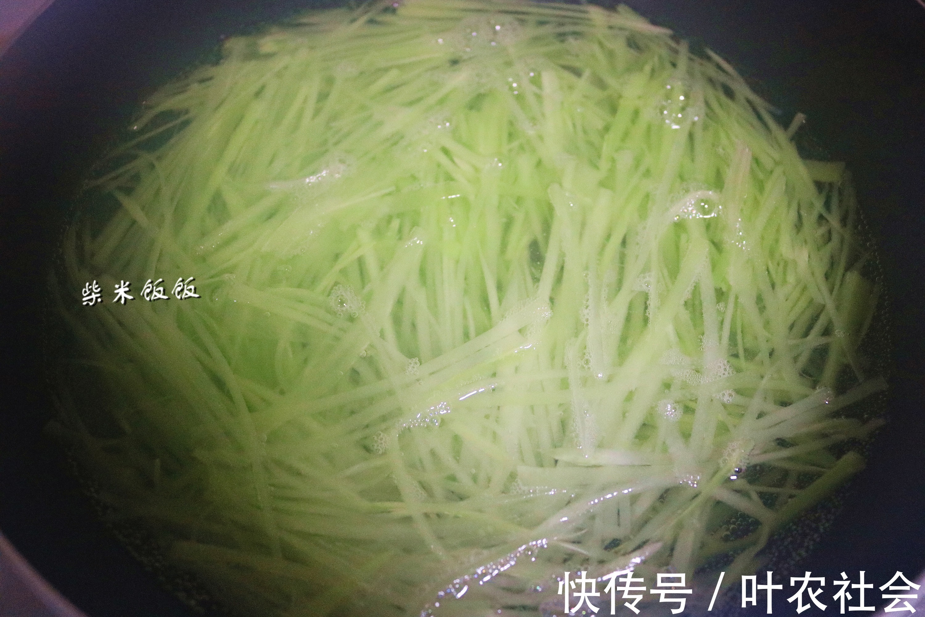 凉拌|莴笋凉拌,到底要不要焯水试过之后才知道,这样做更好吃