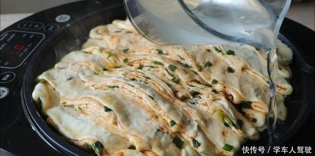 面粉学会这样做,再也不蒸馒头了,酥脆松软又多层,没菜也吃得香