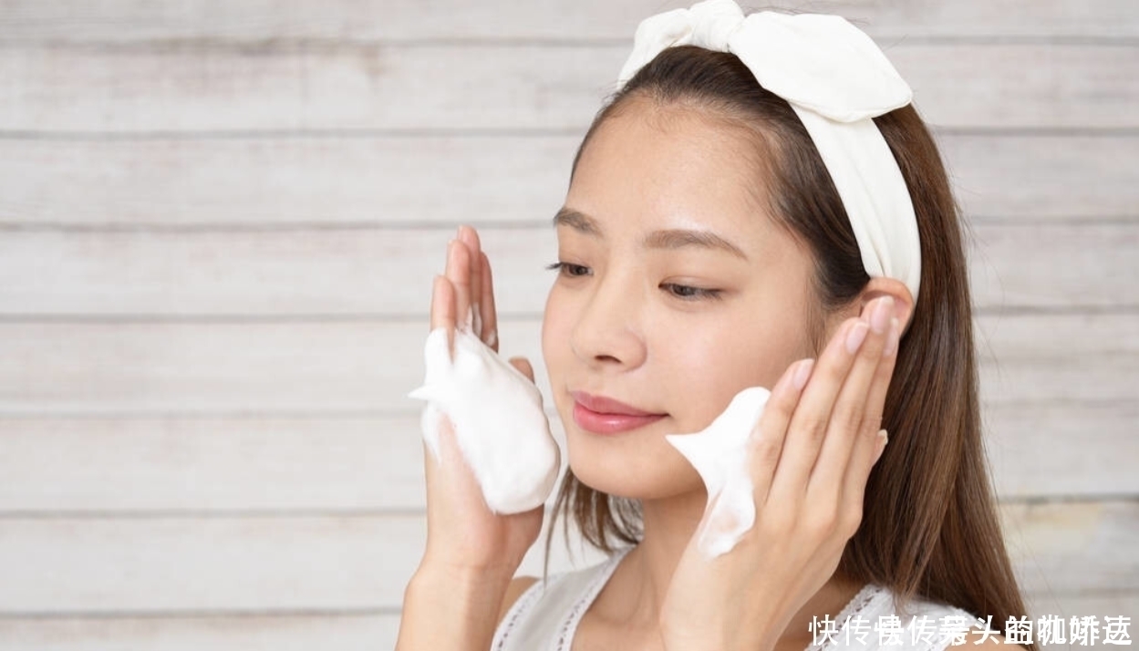 洁面|为什么有些男生只用清水洗脸,皮肤比女生还好?根本原因在这里