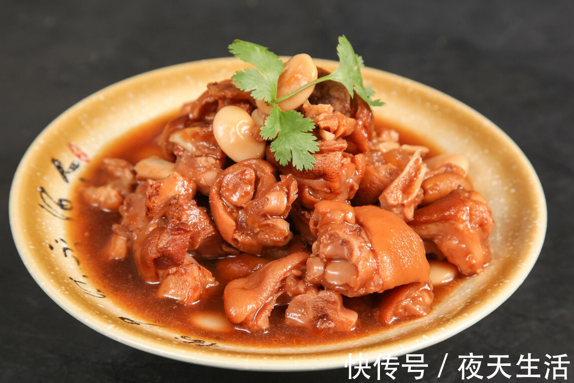 腐乳|炖猪蹄时，焯水前多做1步，软烂入味不油腻，还没腥味