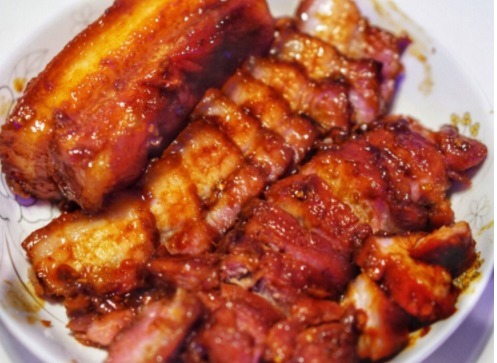 电饭煲版蜜汁叉烧,十几分钟上桌,超下饭,家人每次吃到撑