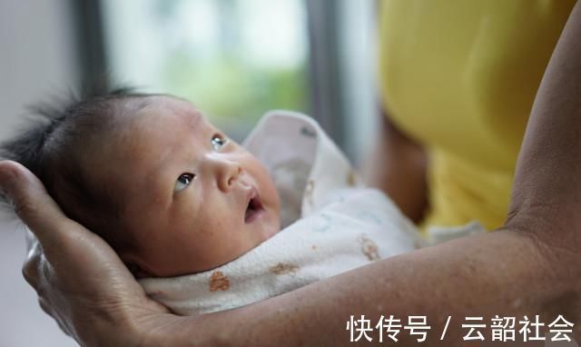 小梁|孩子出生有这3“信号”，说明颜值高，哪怕占一条也是好的
