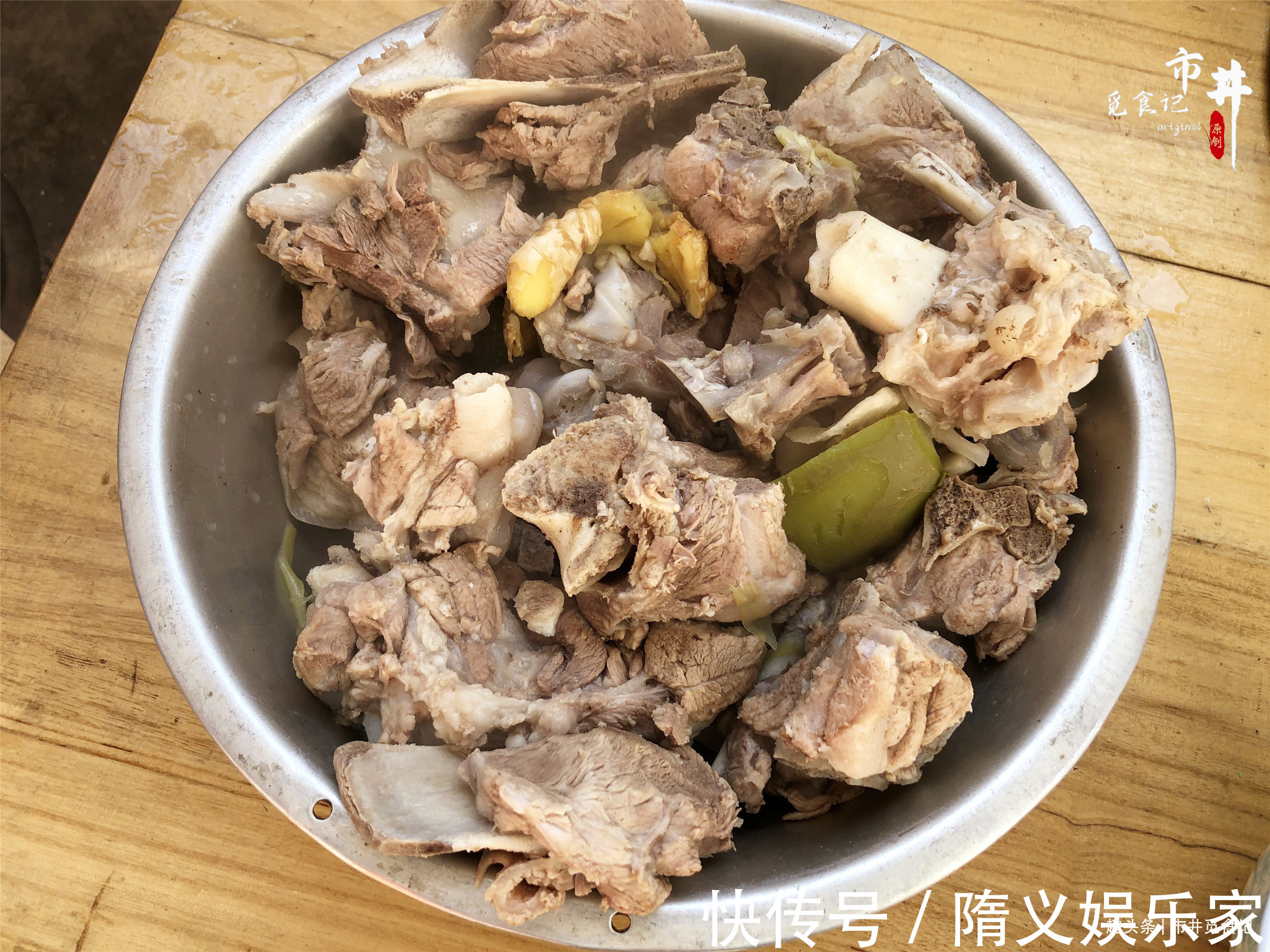 焯水|煮排骨大骨头时,记住“3用2不放”,肉香腥味小,汤白味道鲜