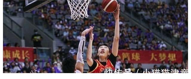 李月汝|中国女篮热身赛首战告负!双塔35+12大爆发 李梦10+6 许利民很满意