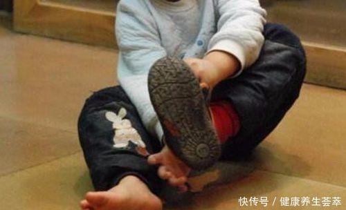 码数|5岁女孩“双脚变形”,因长期穿这种鞋,家长请及时收手!
