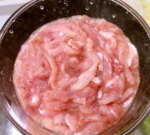 切法|炒肉时，直接下锅就错了，牢记这3个技巧，肉质细嫩爽滑，太香了