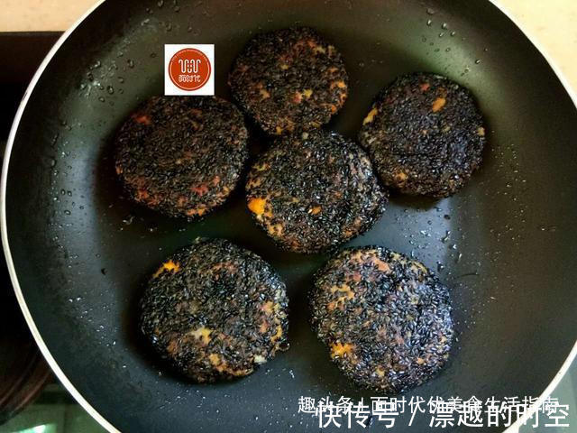 红薯饼的新做法，不烤不油炸，健康又美味，做法还简单！