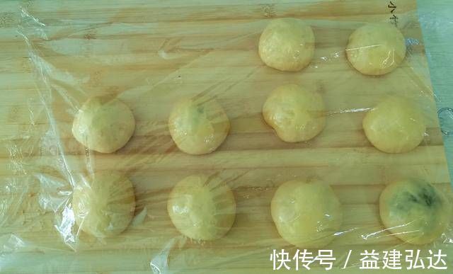 豆沙馅|1碗面粉4个鸡蛋,不用烤箱,教你用平底锅做面包,比蛋糕还好吃