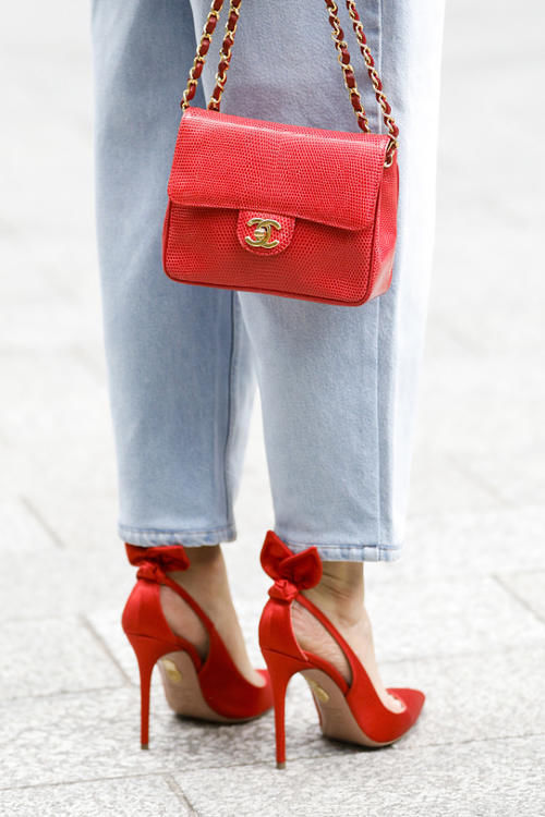 气场 高跟鞋还是得穿彩色的,不仅显嫩还酷炫,看着就贵多了