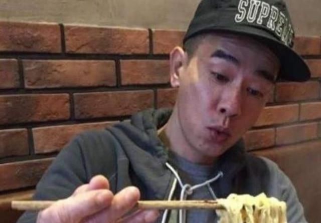 陈小春开面馆一碗面42元,却没人吐槽?看到实物后终于明白了!