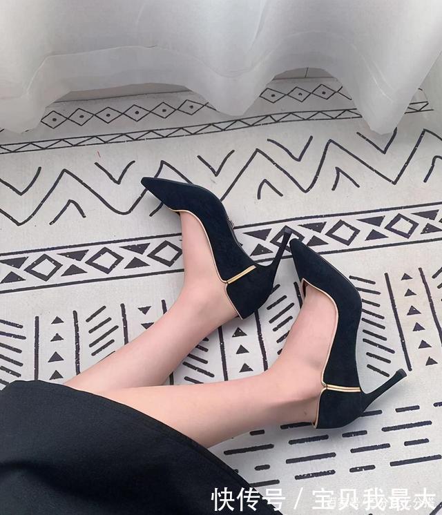 尖头|尖头设计高跟鞋,周围还有一圈金边装饰,多了几分高贵华丽的味道