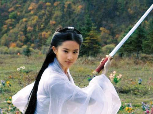 谢逊#倚天中,此人是阳顶天师傅,武功远胜张三丰,因为一女子遁入空门