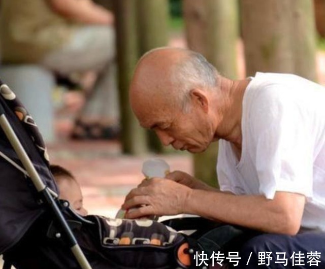 父母|孙子摔坏同学玩具,被要求赔2000元,爷爷的一席话让对方哑口无言